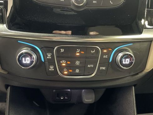 Used 2023 Chevrolet Traverse LS image 19