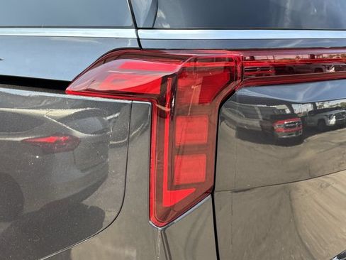 Used 2026 Kia Carnival FWD image 10