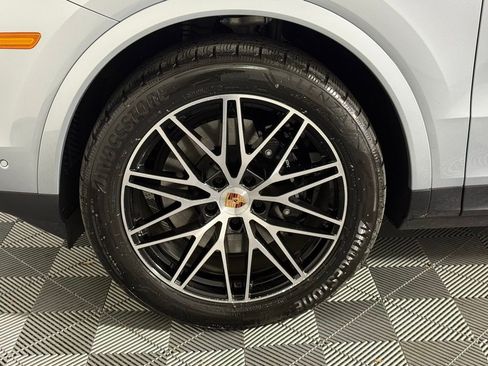 Certified 2025 Porsche Cayenne image 11