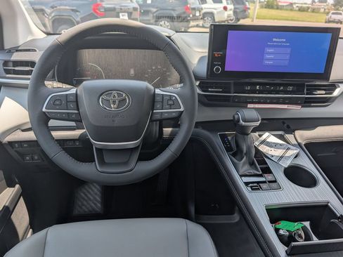 New 2026 Toyota Sienna XLE FWD image 22