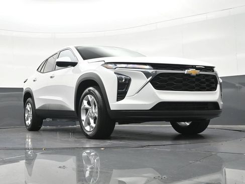 Used 2024 Chevrolet Trax LS w/ LS Convenience Package FWD image 46