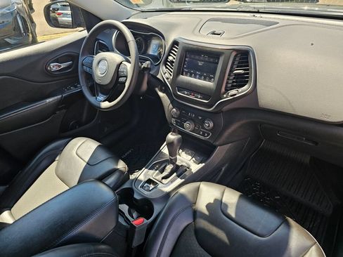 Used 2021 Jeep Cherokee Latitude Plus AWD/4WD image 28