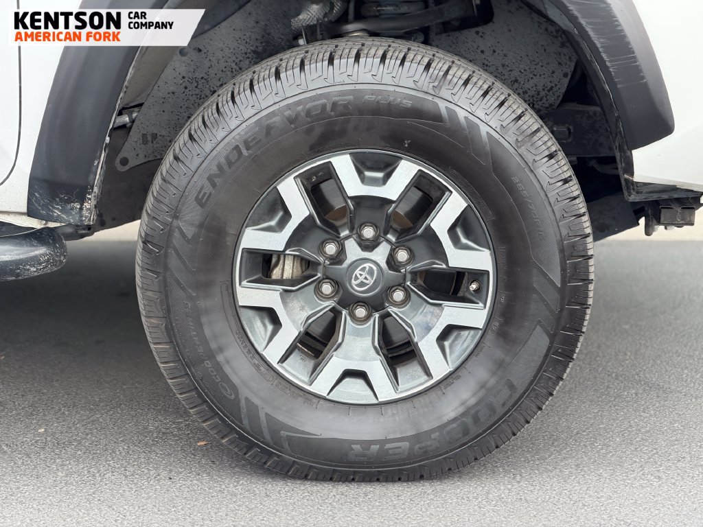 Used 2018 Toyota Tacoma TRD Off-Road AWD/4WD image 10