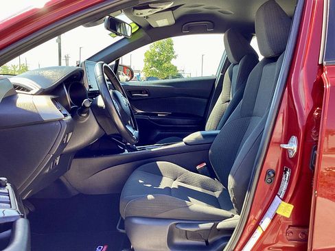 Used 2019 Toyota C-HR XLE image 9