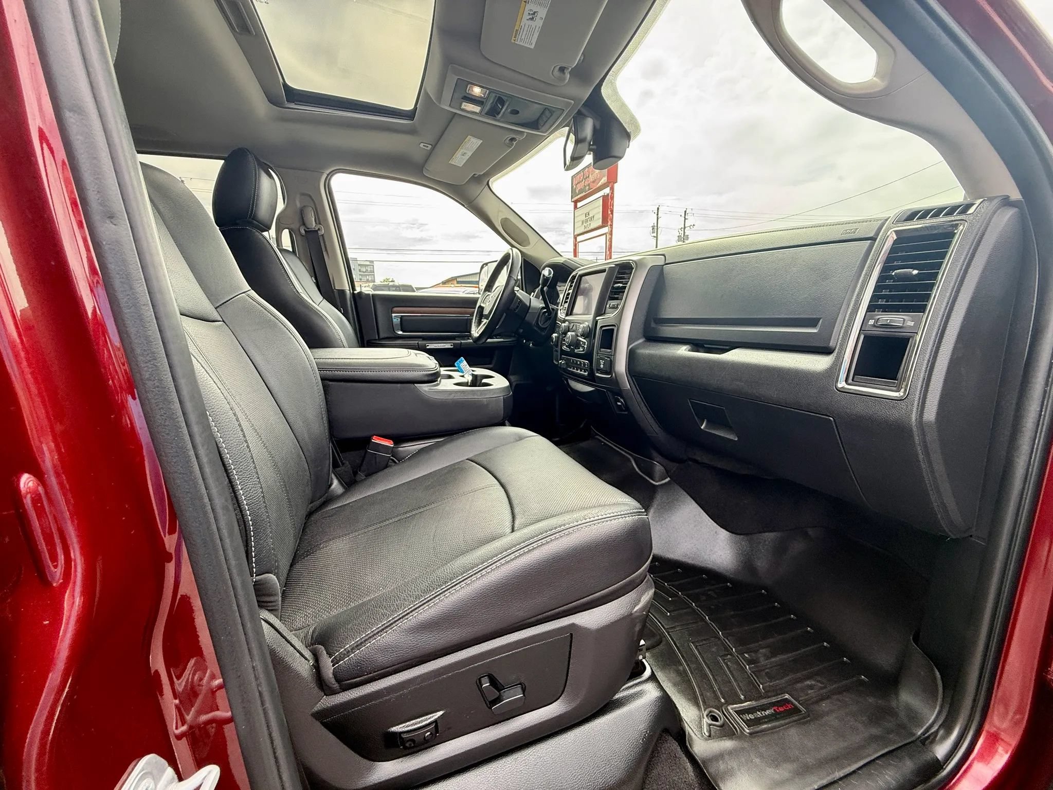 Used 2018 RAM 2500 Laramie w/ Sport Appearance Group AWD/4WD image 19