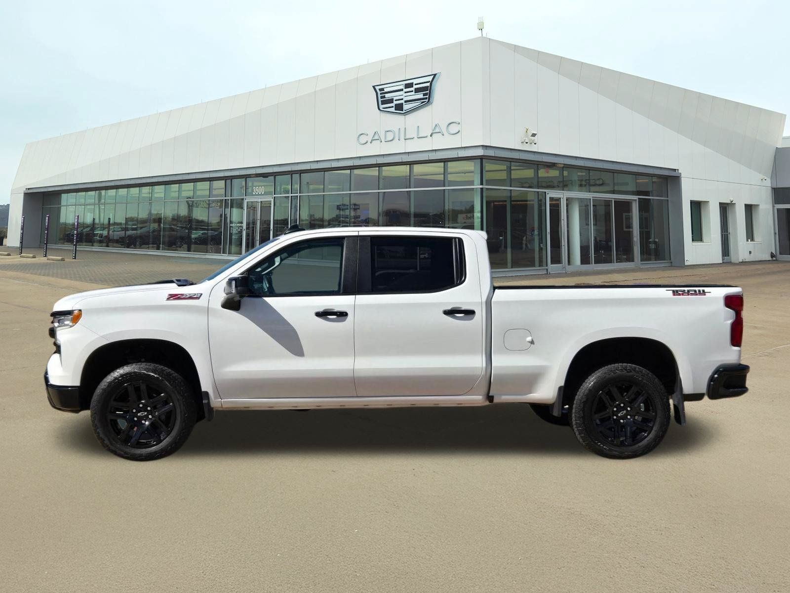 Used 2025 Chevrolet Silverado 1500 LT Trail Boss w/ LT Trail Boss Premium Package AWD/4WD image 3