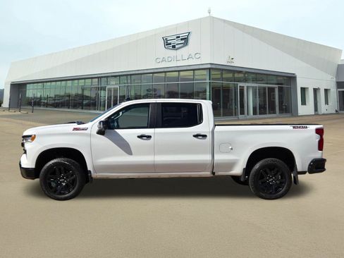 Used 2025 Chevrolet Silverado 1500 LT Trail Boss w/ LT Trail Boss Premium Package AWD/4WD image 3