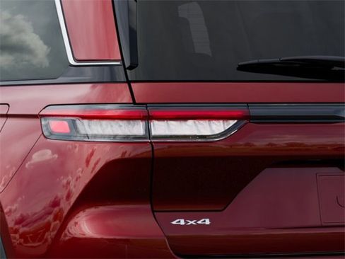 New 2025 Jeep Grand Cherokee Limited w/ Trailer Tow Package image 9