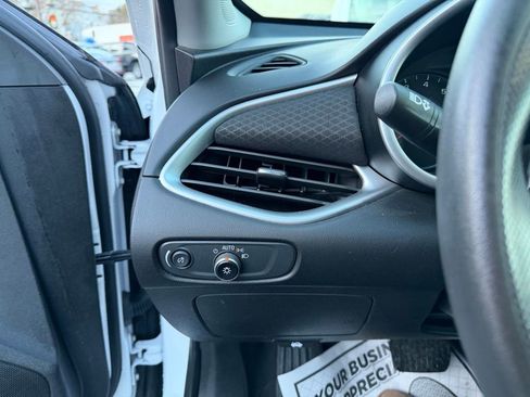 Used 2024 Chevrolet Malibu LT image 14