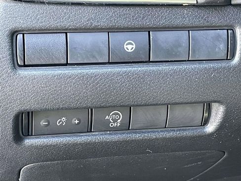 Used 2023 Nissan Rogue SV image 17