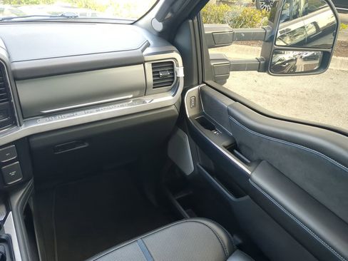 Used 2025 Ford F250 Platinum image 17