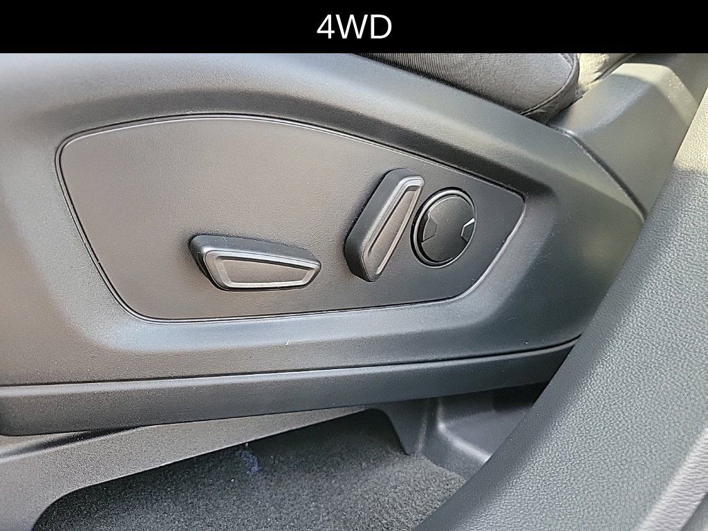 Used 2026 Ford Explorer Active AWD/4WD image 17