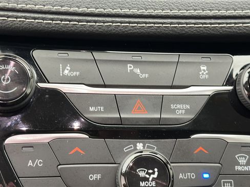 Used 2023 Chrysler Pacifica Touring-L FWD image 20