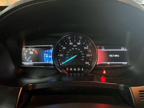 Used 2017 Ford Explorer XLT w/ Equipment Group 202A image 24