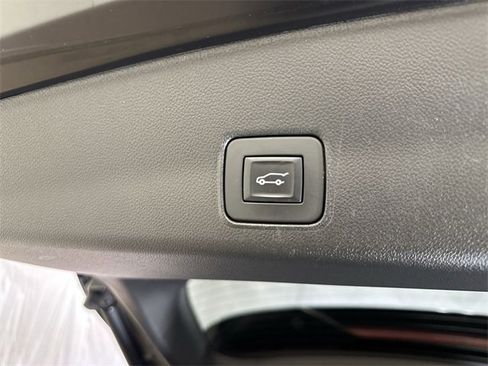 Used 2022 Chevrolet TrailBlazer RS w/ Sun and Liftgate Package image 26