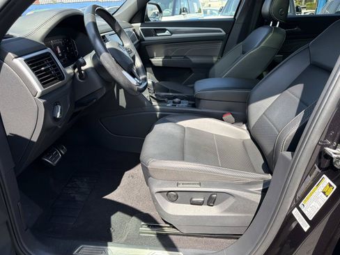 Certified 2022 Volkswagen Atlas Cross Sport SEL R-Line AWD/4WD image 15