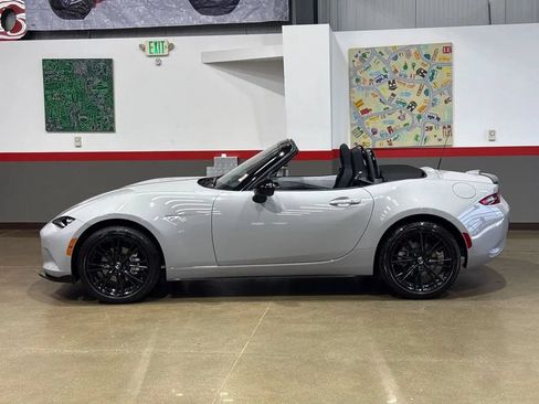 Used 2026 MAZDA MX-5 Miata Club w/ Interior Package RWD image 4