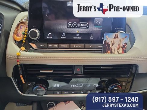 Used 2022 Nissan Rogue SV w/ SV Premium Package image 11