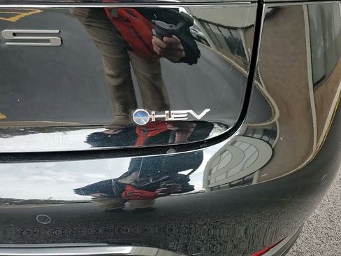 Used 2024 Toyota Prius Limited w/ Limited Premium Package image 6