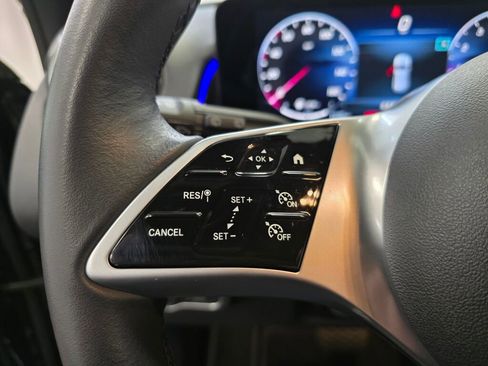 Certified 2025 Mercedes-Benz GLB 250 4MATIC image 33