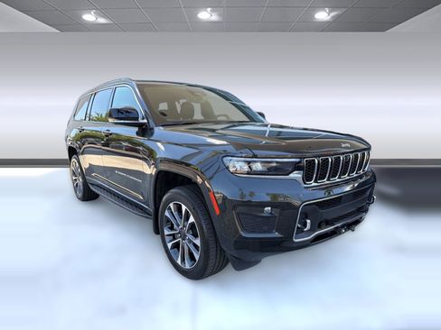 Used 2023 Jeep Grand Cherokee L Overland w/ Advanced Protech Group III AWD/4WD image 7