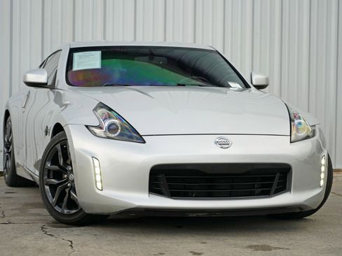 Used 2020 Nissan 370Z Coupe image 2