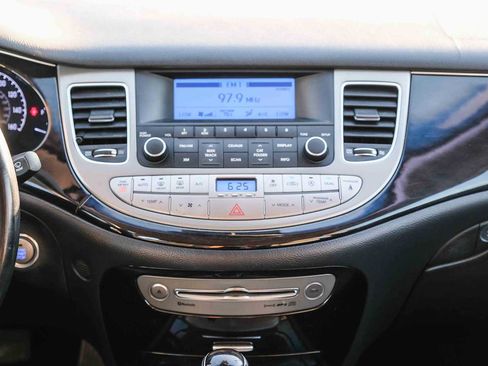 Used 2013 Hyundai Genesis 3.8 RWD image 14