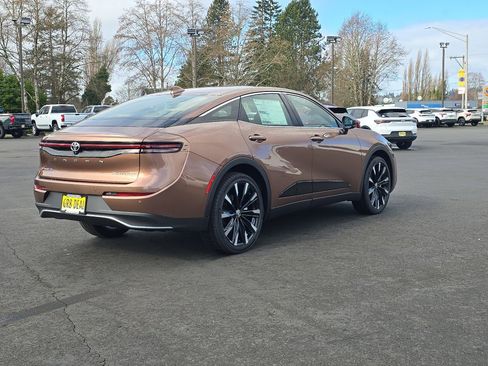 New 2026 Toyota Crown Platinum image 5