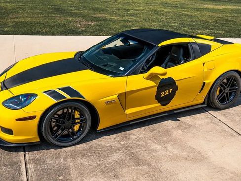 Used 2006 Chevrolet Corvette Z06 w/ Preferred Equipment Group image 18