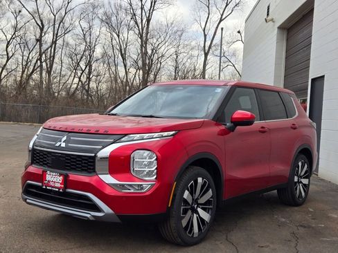 New 2026 Mitsubishi Outlander SE image 3