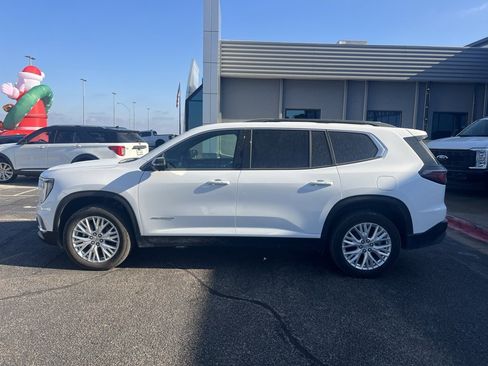 Used 2024 GMC Acadia Elevation image 3