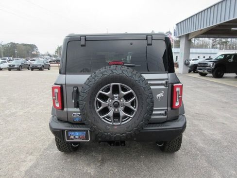 New 2025 Ford Bronco Badlands image 4