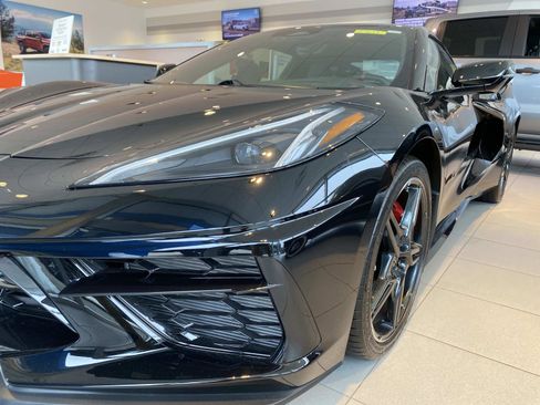 Used 2024 Chevrolet Corvette Stingray Premium Cpe w/ Z51 Performance Package image 5