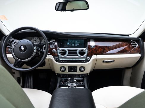 Used 2012 Rolls-Royce Ghost image 2