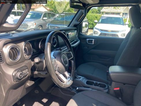 Used 2021 Jeep Wrangler Unlimited Sahara w/ Uconnect 4C Nav & Sound Group AWD/4WD image 19
