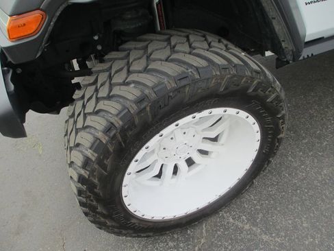 Used 2023 Jeep Wrangler Unlimited Sport image 13