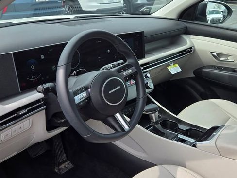 Used 2025 Hyundai Tucson SEL image 3