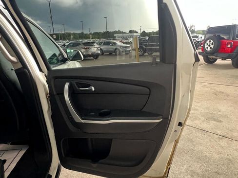 Used 2011 GMC Acadia SLE image 14