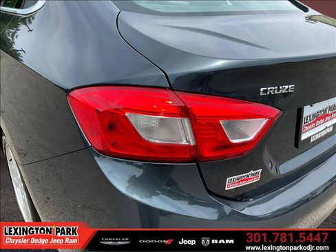 Used 2017 Chevrolet Cruze LT FWD image 22