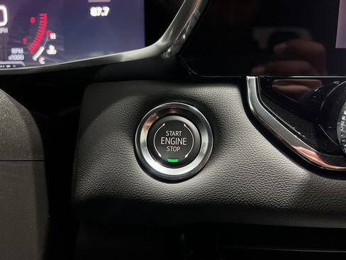 New 2025 GMC Canyon Elevation w/ Convenience Package image 15