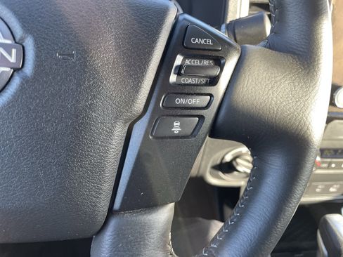 Used 2023 Nissan Frontier SV w/ Technology Package image 17