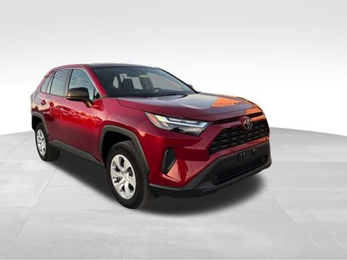 Used 2024 Toyota RAV4 LE image 7