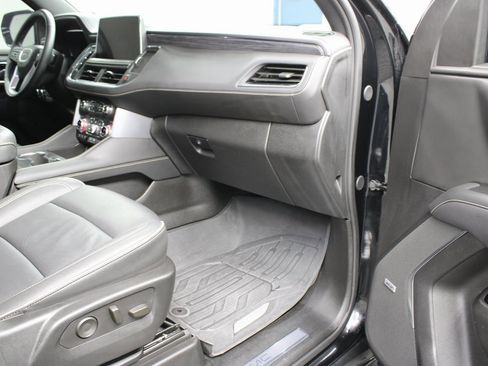 Used 2024 GMC Yukon XL SLT w/ SLT Luxury Package image 33