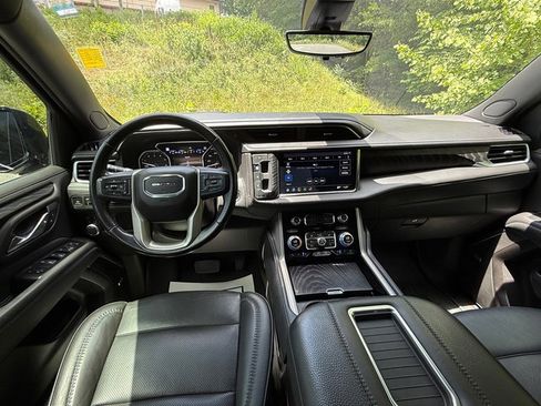 Used 2021 GMC Yukon Denali w/ Denali Premium Package AWD/4WD image 12