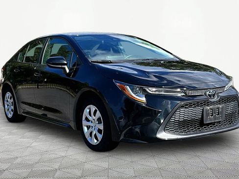 Used 2020 Toyota Corolla LE FWD image 3