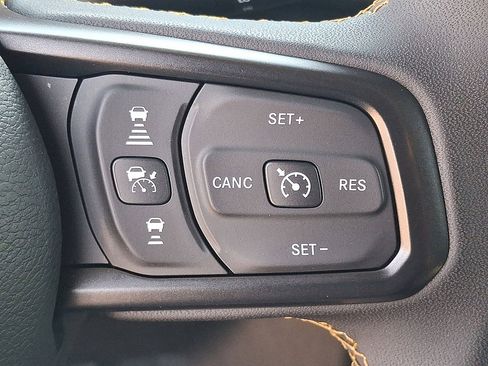 Used 2025 Jeep Gladiator Mojave AWD/4WD image 24