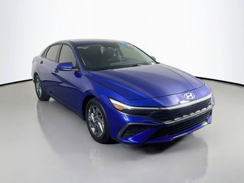 Used 2024 Hyundai Elantra SEL FWD image 3