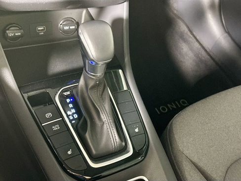 Used 2021 Hyundai Ioniq SE FWD image 17