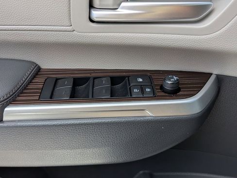 Used 2023 Toyota Sienna XLE image 23