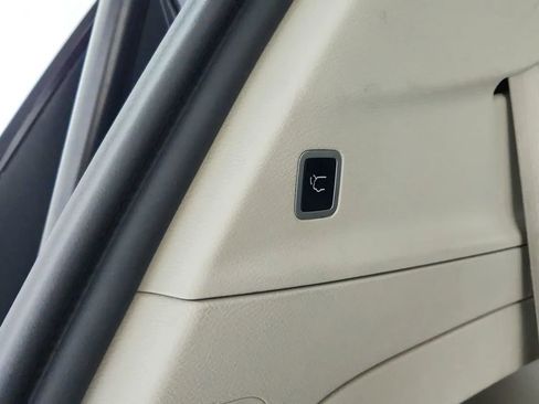 Used 2022 Chrysler Pacifica Touring-L image 24